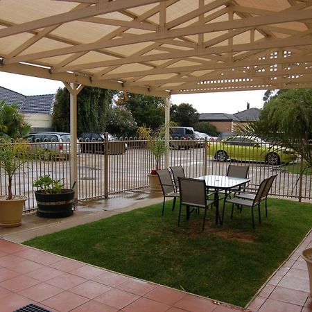 Adelaide International Motel Экстерьер фото