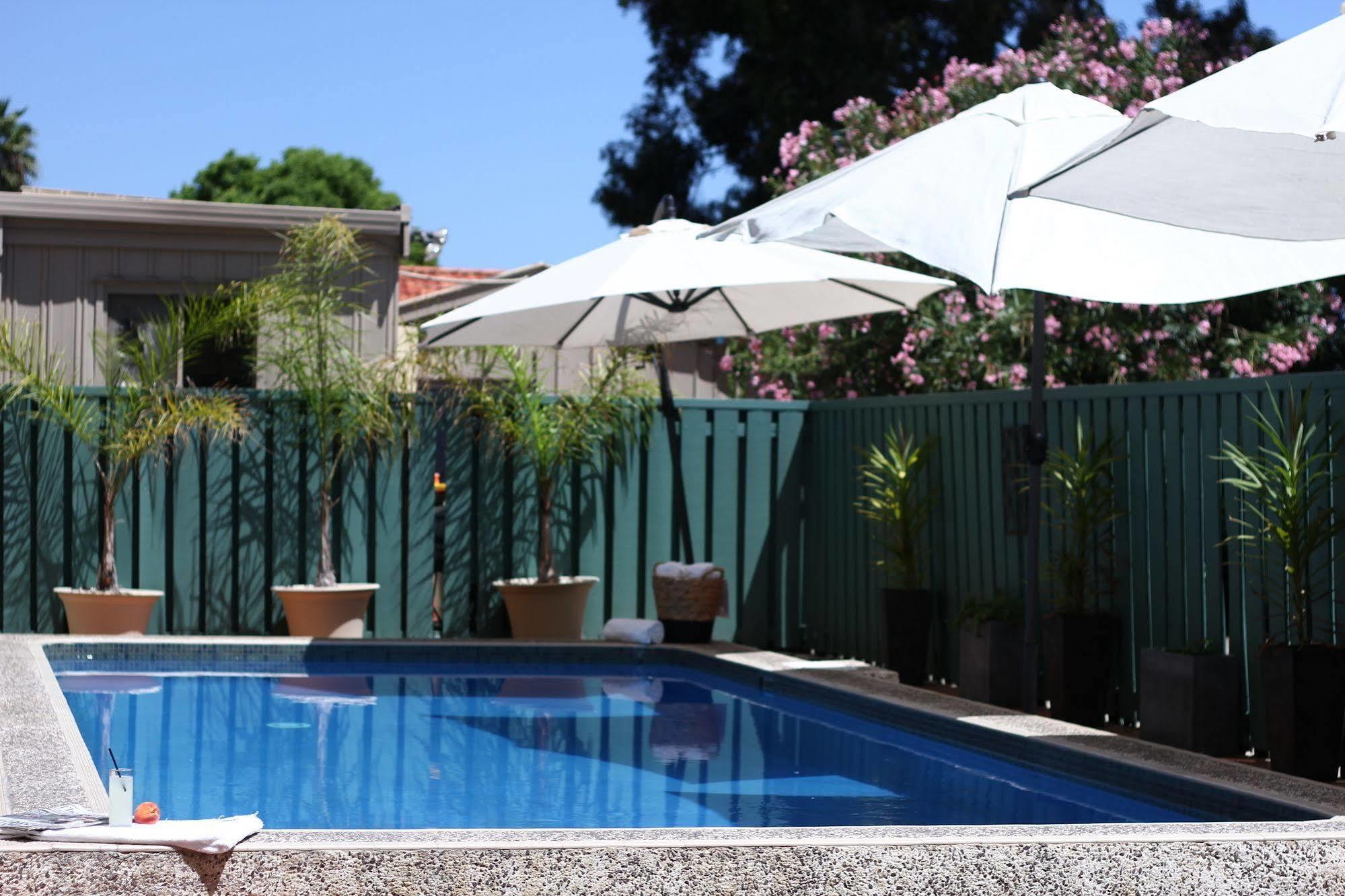 Adelaide International Motel Экстерьер фото